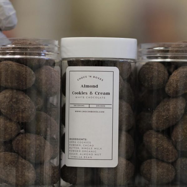 Almond Cookies & Cream White Chocolate Dragees